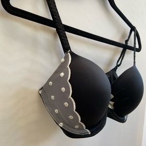 Victoria’s Secret Fabulous bra 32DD